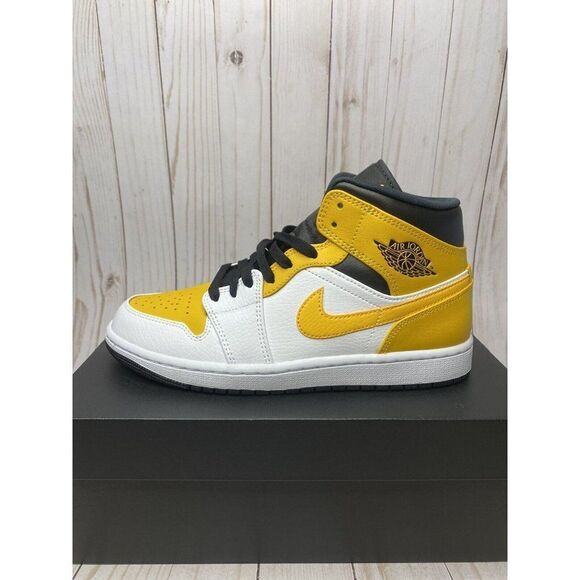 shoe jordan mid university gold gs